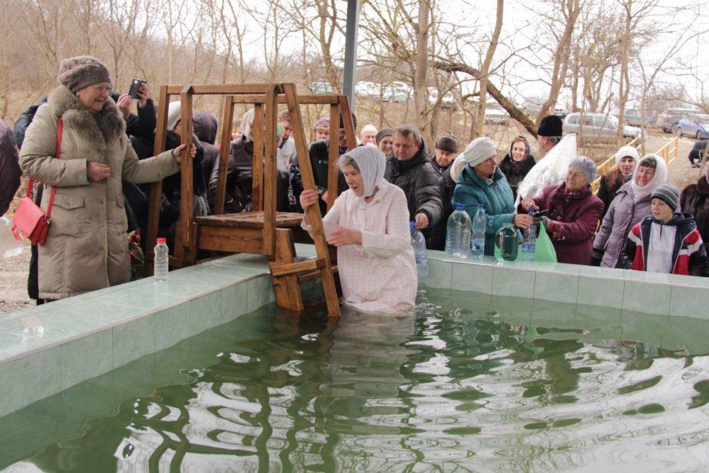 Погода в ильской на 10. Купель новый Милет. Святой источник Иордан в Зеленограде. Милет Церковь купель. Купель на крещение в Северском районе.